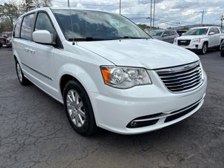 Used 2016 Chrysler Town & Country Touring image 1