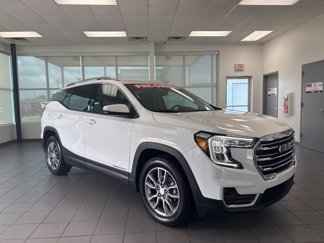 Used 2023 GMC Terrain SLT image 1