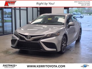 Used 2021 Toyota Camry SE image 1