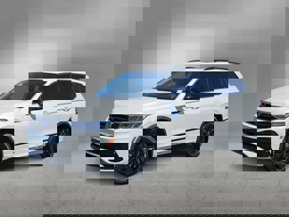 Used 2022 Volkswagen Tiguan SE R-Line image 1