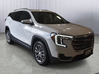 Used 2024 GMC Terrain SLT image 1