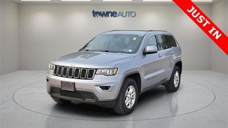 Used 2019 Jeep Grand Cherokee Laredo image 1