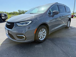 Used 2022 Chrysler Pacifica Touring-L image 1