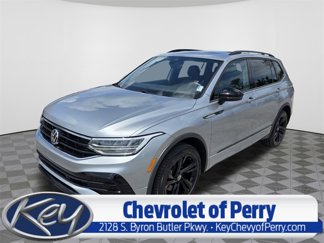 Used 2023 Volkswagen Tiguan SE R-Line image 1