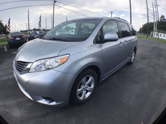 Used 2011 Toyota Sienna LE image 1
