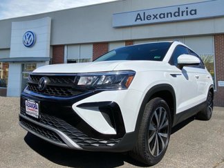 Used 2022 Volkswagen Taos SE image 1