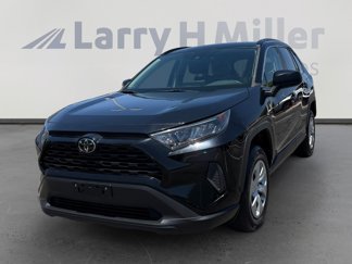 Used 2019 Toyota RAV4 LE image 1
