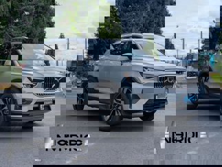 Used 2025 Volvo XC40 B5 Plus image 1