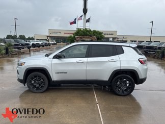 Used 2025 Jeep Compass Latitude w/ Altitude Special Edition image 1