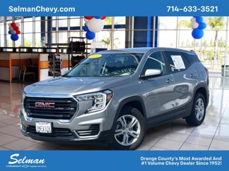 Used 2024 GMC Terrain SLE image 1