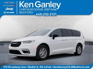 New 2025 Chrysler Pacifica Select image 1