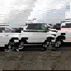New 2025 Jeep Grand Cherokee L Laredo image 1