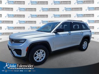 Used 2024 Jeep Grand Cherokee Laredo image 1