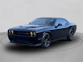 Used 2016 Dodge Challenger SXT image 1