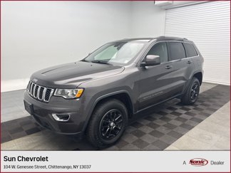 Used 2019 Jeep Grand Cherokee Laredo image 1