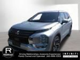 Used 2024 Mitsubishi Outlander SE image 1