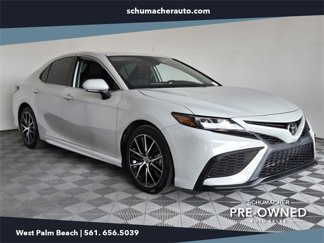 Used 2023 Toyota Camry SE image 1