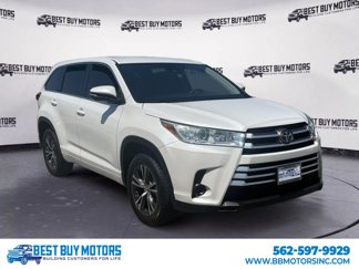 Used 2017 Toyota Highlander LE image 1