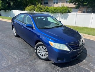 Used 2010 Toyota Camry LE image 1