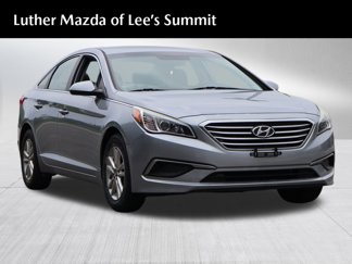 Used 2017 Hyundai Sonata SE image 1