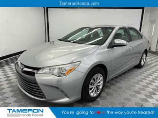 Used 2016 Toyota Camry LE image 1