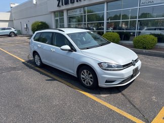 Used 2018 Volkswagen Golf S image 1
