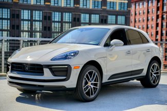 Used 2025 Porsche Macan image 1