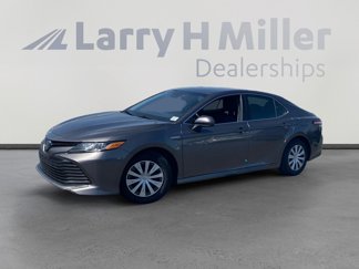 Used 2020 Toyota Camry LE image 1