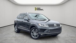Used 2016 Volkswagen Touareg TDI image 1