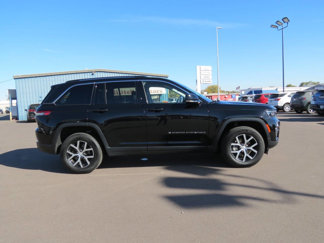 Used 2023 Jeep Grand Cherokee Limited image 1