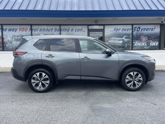 Used 2022 Nissan Rogue SV image 1
