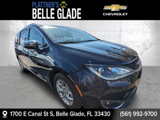 Used 2017 Chrysler Pacifica Limited image 1