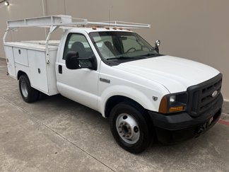 Used 2005 Ford F350 XL image 1