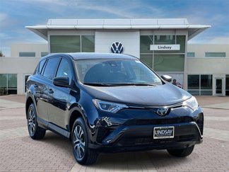 Used 2018 Toyota RAV4 LE image 1