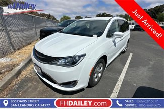 Used 2017 Chrysler Pacifica Touring-L Plus image 1