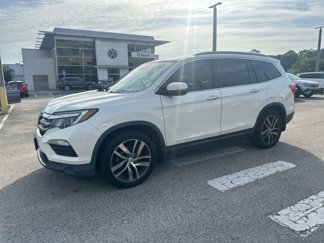 Used 2017 Honda Pilot Touring image 1