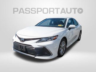 Used 2021 Toyota Camry LE image 1