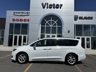 Used 2020 Chrysler Pacifica Limited image 1