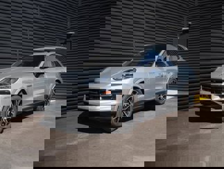 Certified 2025 Porsche Cayenne E-Hybrid image 1