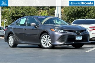 Used 2020 Toyota Camry LE image 1