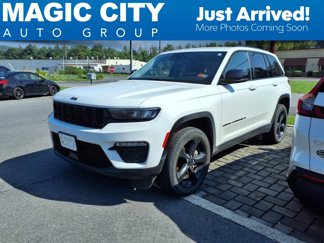 Used 2023 Jeep Grand Cherokee Limited w/ Black Appearance Package image 1
