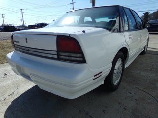 Used 1995 Oldsmobile Cutlass Supreme S image 1