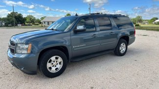 Used 2009 Chevrolet Suburban LT image 1