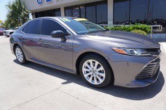 Used 2018 Toyota Camry LE image 1