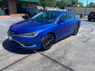 Used 2015 Chrysler 200 Limited image 1