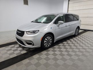 Used 2022 Chrysler Pacifica Touring-L image 1