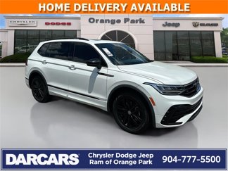 Used 2022 Volkswagen Tiguan SE R-Line image 1