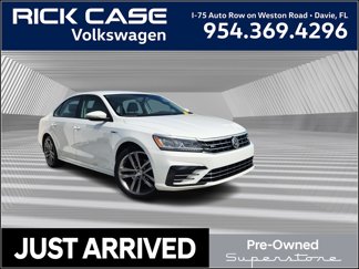 Used 2018 Volkswagen Passat 2.0T R-Line w/ R-Line Lighting Package image 1