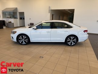 Used 2021 Volkswagen Passat 2.0T SE image 1