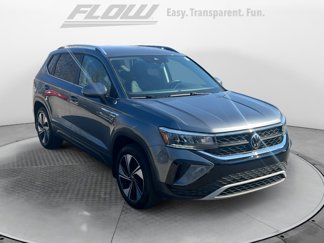 Certified 2024 Volkswagen Taos SE image 1